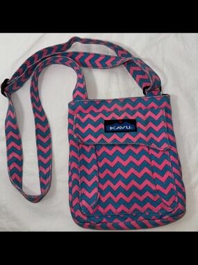 KAVU Pink and Teal Chevron Mini Crossbody Bag